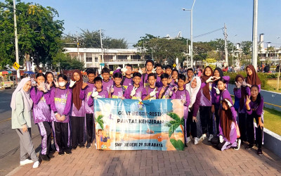 SMP Negeri 29 Surabaya kembali ikut kegiatan aksi bersih pantai seri #164