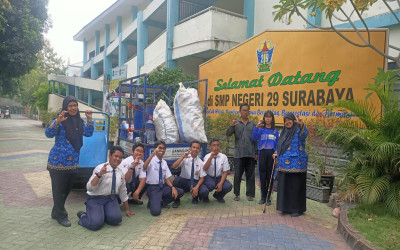 Penjemputan Sampah Yang Dikumpulkan Oleh Semua Warga Zolik